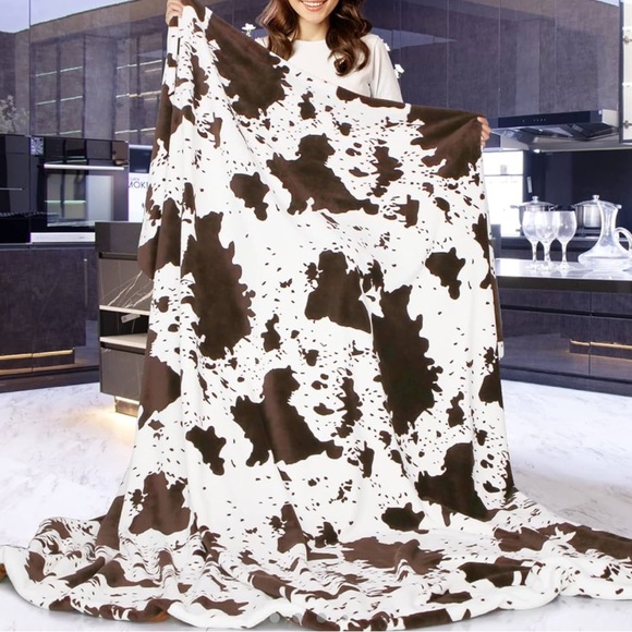 Plush Fleece Fuzzy Cute Cow Printed Throw Blanket Soft Warm Cozy - Picture 4 of 4